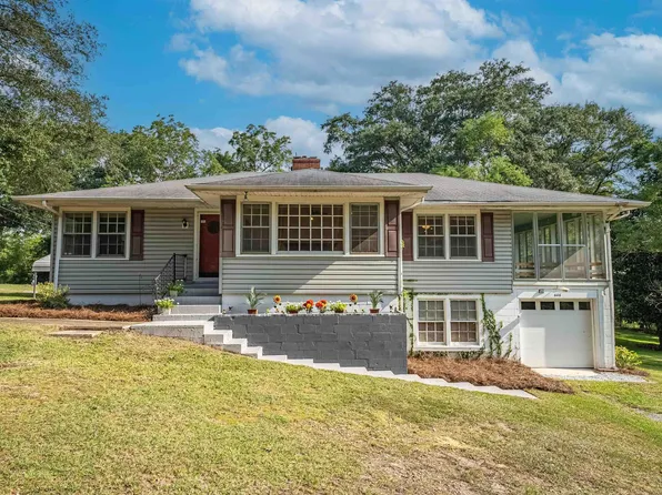 606 4th St SE, Childersburg, AL 35044