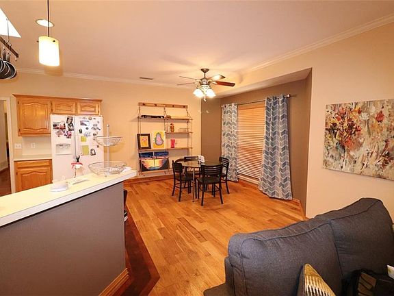 3rd image of 6902 Coral Ln