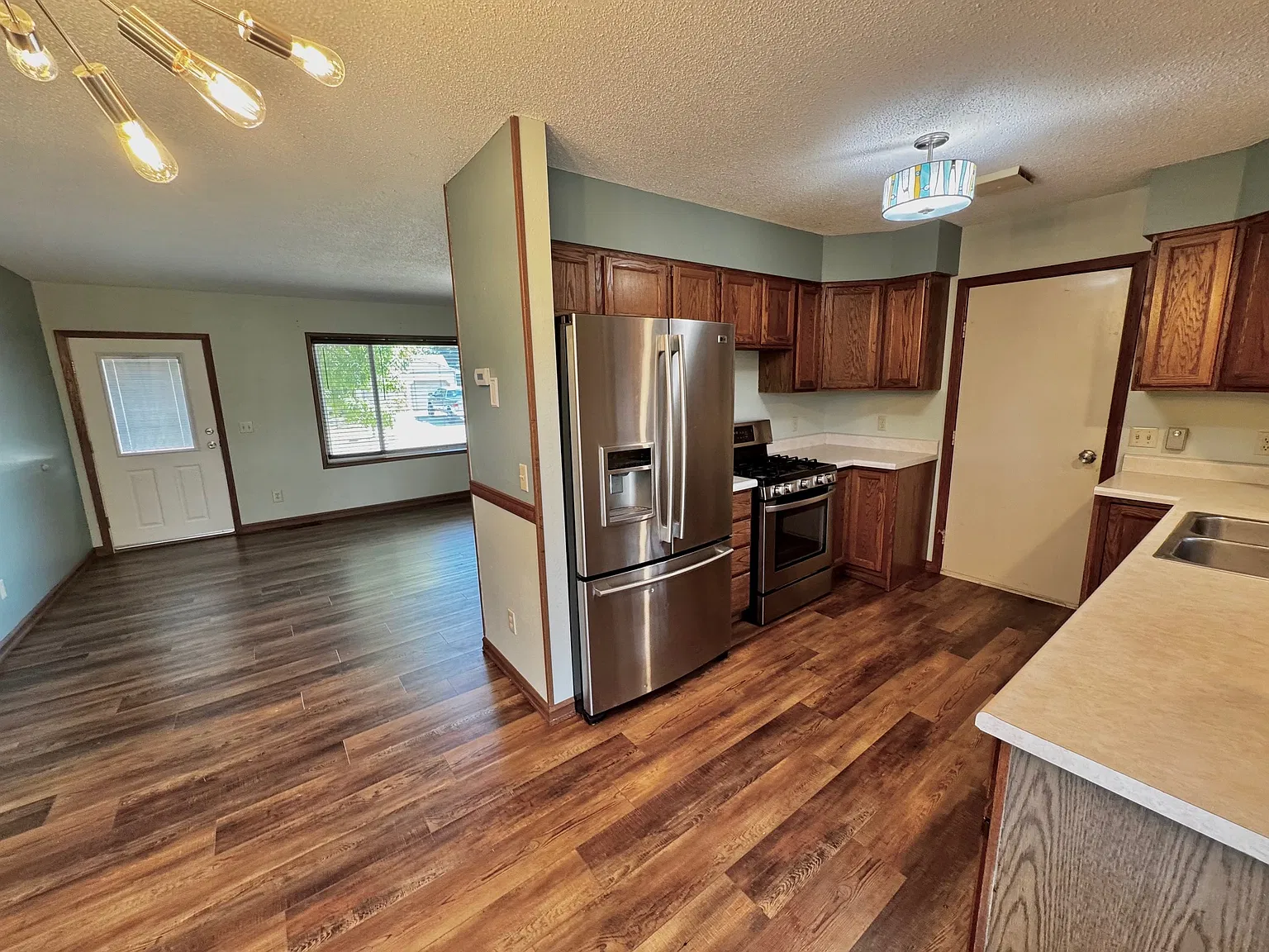3 bed, 1504 sqft, $2,150 — Photo 2