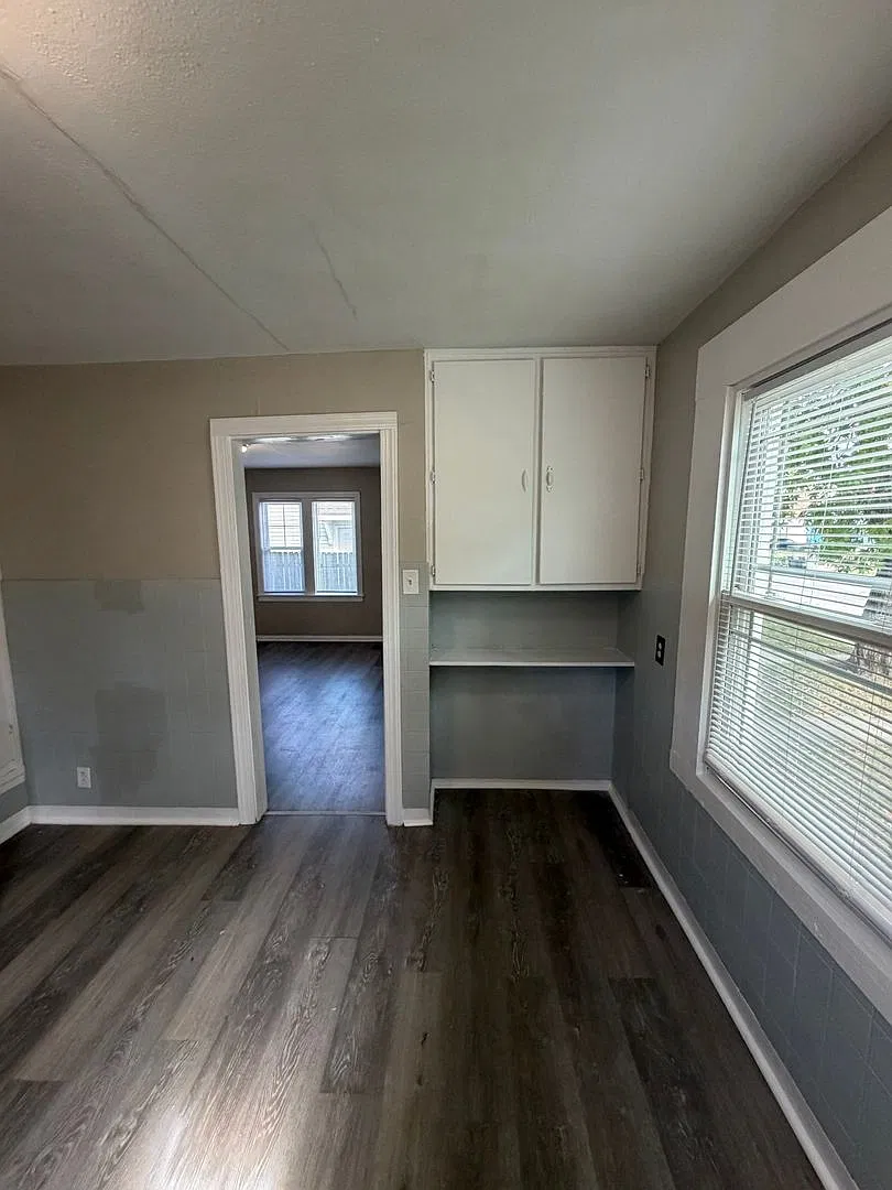 2 Bedroom Home Near Dequincy Park — Photo 2