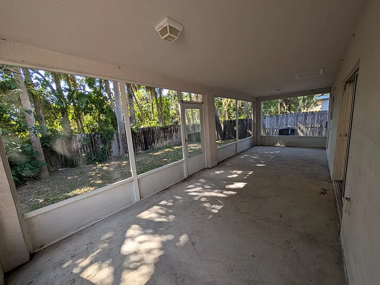 1049 Macon Dr — Photo 7