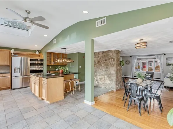 1 Mitchell Ln, Wakefield, MA 01880