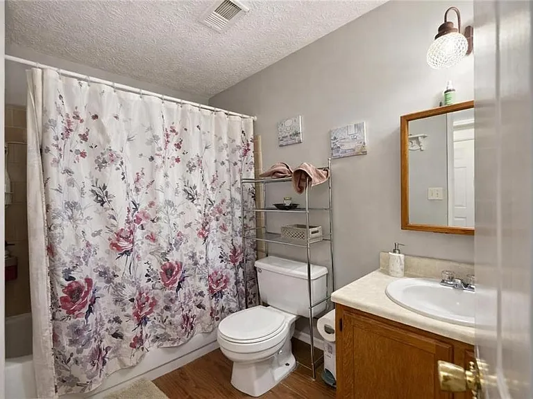 1136 Samuel Dr — Photo 8