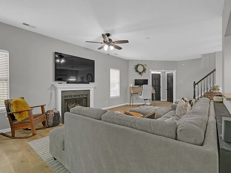 805 Vantage Ct — Photo 24