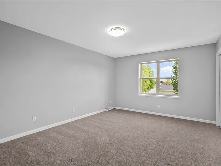 640 Tower Dr #1 — Photo 19