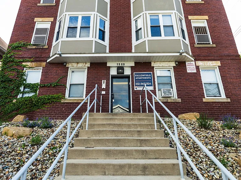 1500 Fallowfield Ave — Photo 1