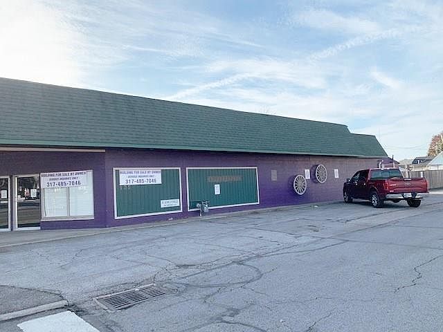 1st image of 135 E Broadway St