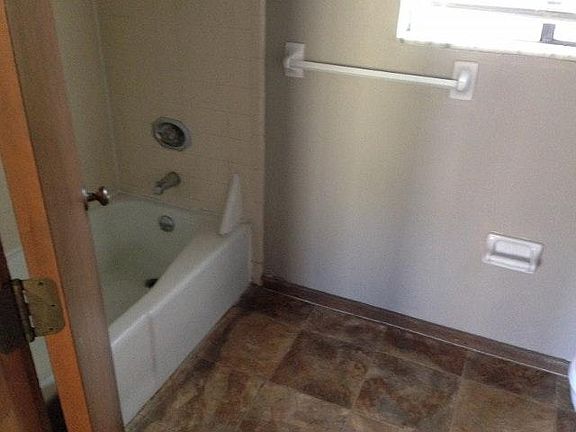 4th image of 569 Oakland Ave E APT C