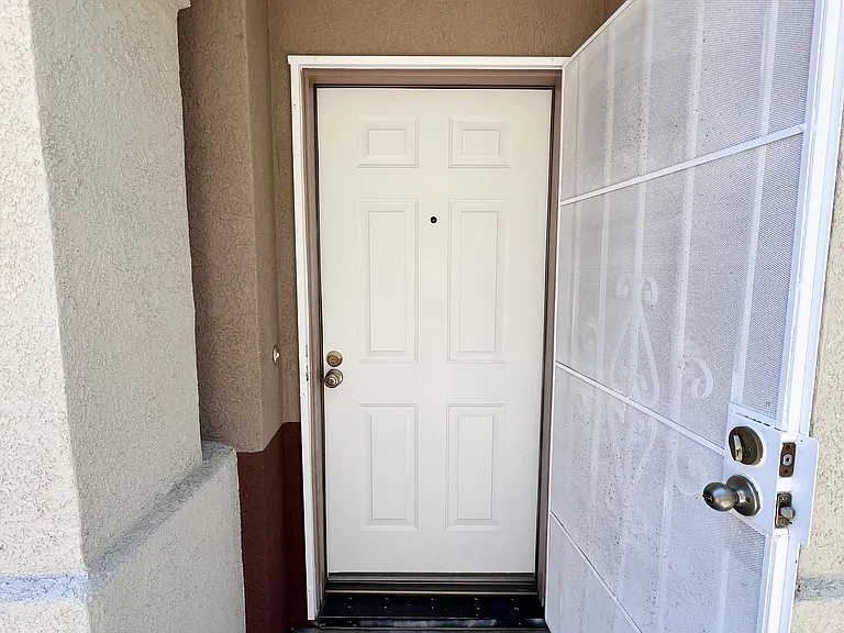 102 Santa Barbara Ct — Photo 2