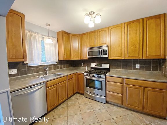 4th image of 6 Cedar Park Dr