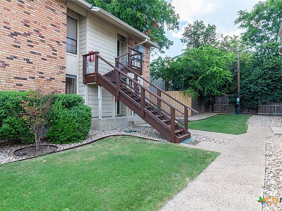 3rd image of 421 W San Antonio St #2-I