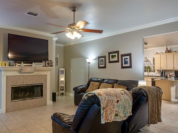 4th image of 382 Sugar Land St