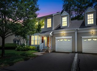 48 Fieldstone Ct #48, North Haven, CT 06473