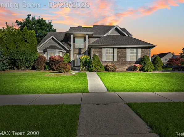 30003 Huron Meadows Dr, Rockwood, MI 48173