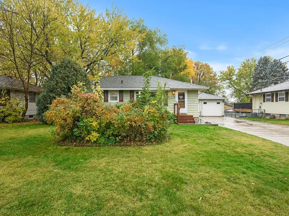 6641 1st St N, Oakdale, MN 55128
