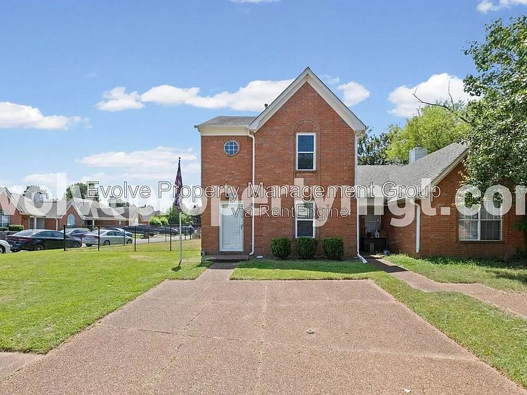 8363 Creek Front Dr — Photo 1