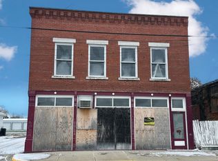 125 S Main St, Clay City, IL 62824