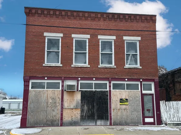 125 S Main St, Clay City, IL 62824