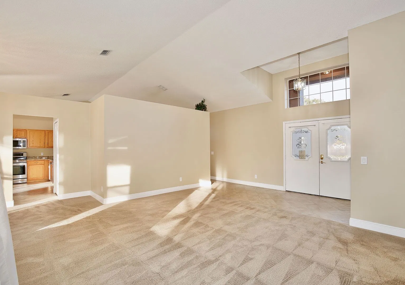 Stunning 4/2 Single Family Home with Pool Located in Temple Grove Estates! — Photo 4