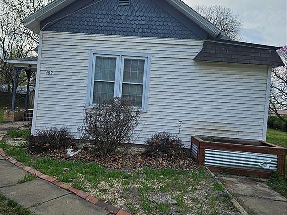 5th image of 402 Elm St