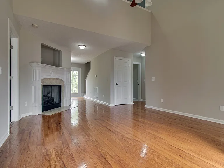4910 Court Dr — Photo 14