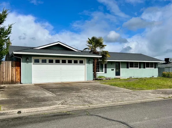 1121 Temple Dr, Central Pt, OR 97502