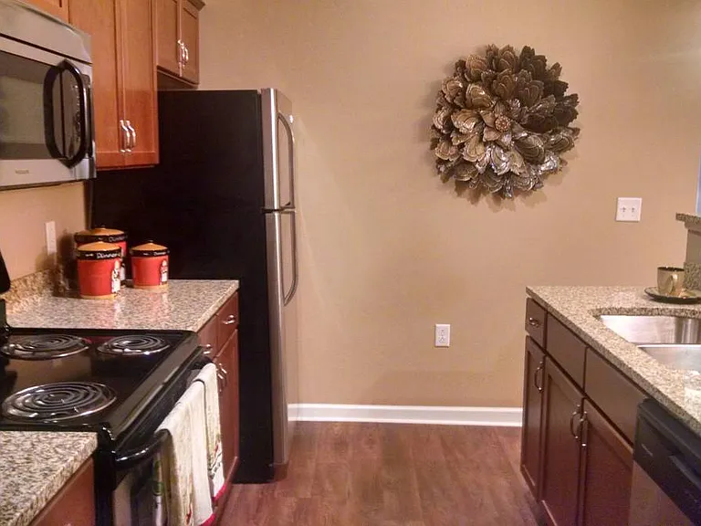 Edgewater Apartments — Photo 7