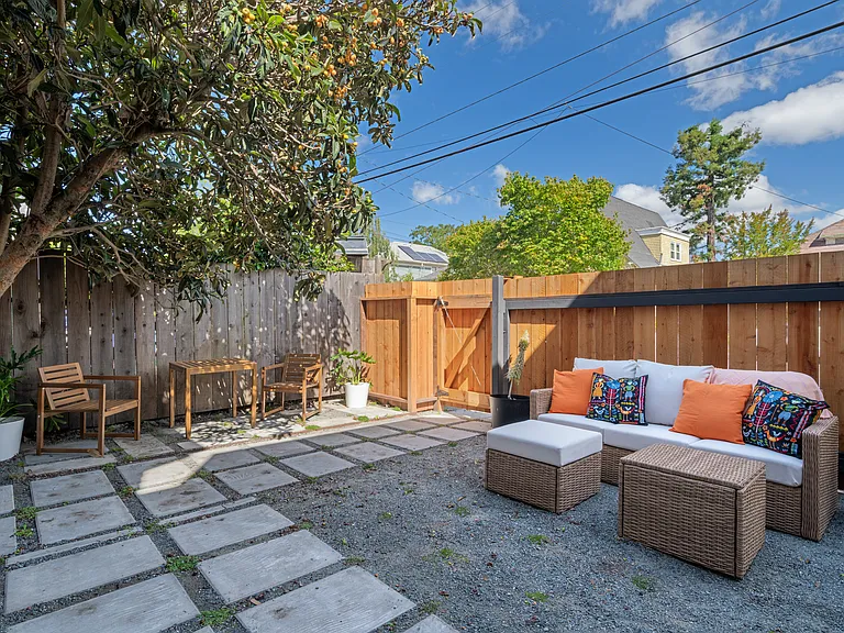 1822 Stuart St — Photo 15