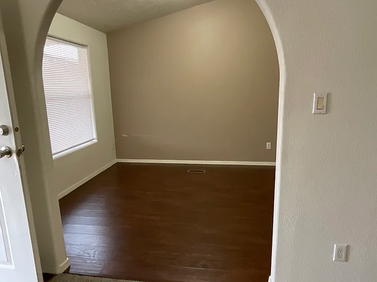 1497 Colina Dr — Photo 5