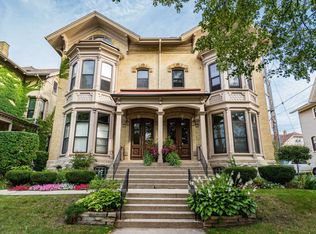 912 E Pleasant St APT 3, Milwaukee, WI 53202