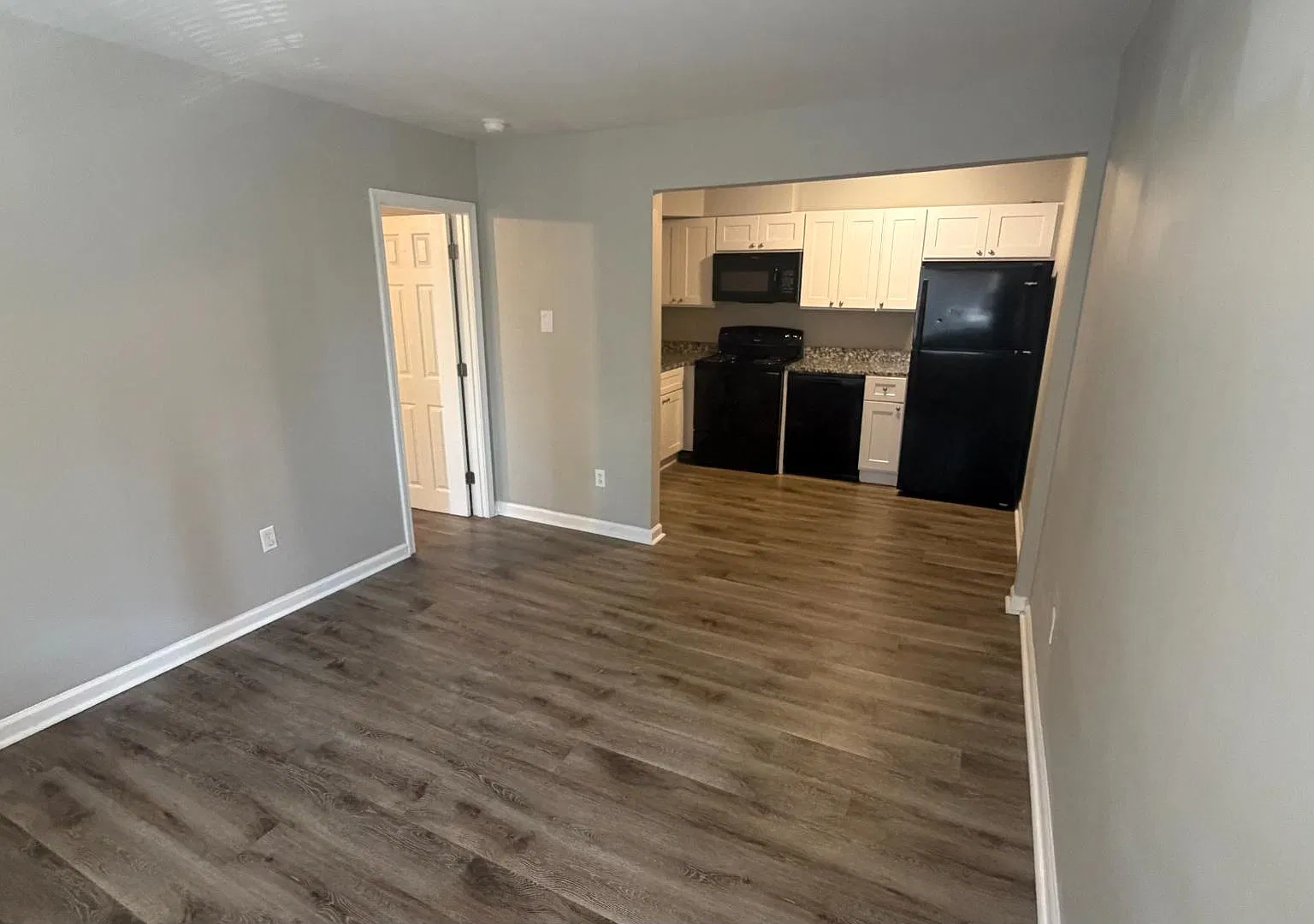 3320 Greenwood Blvd - 10 — Photo 3