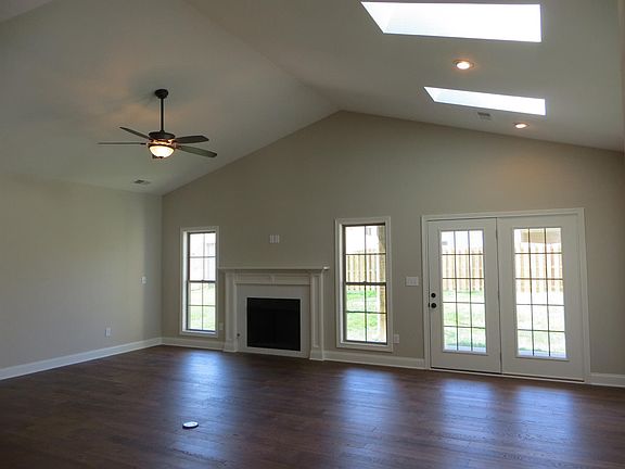 3rd image of 1909 Covington Dr