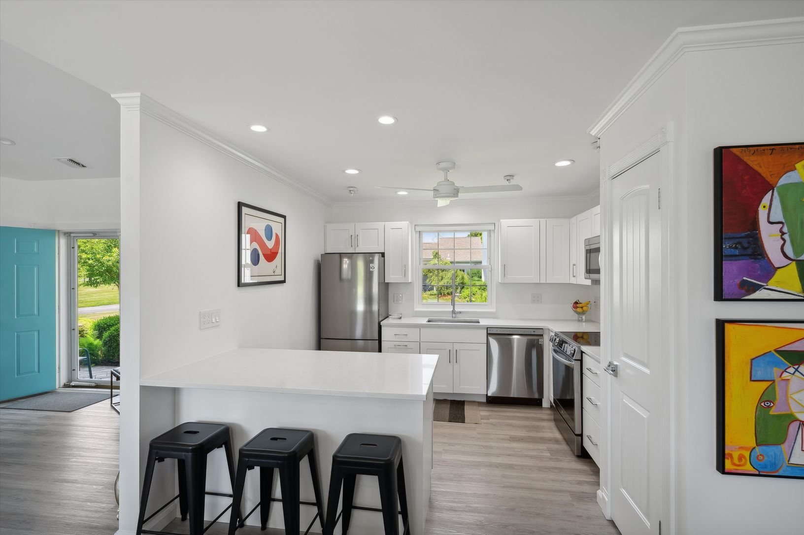 Kitchen with Eat-at-Bar