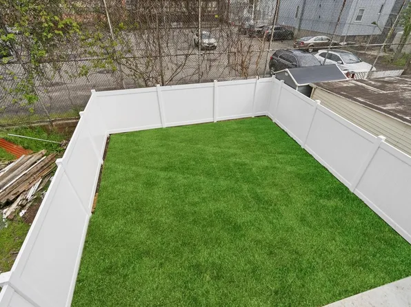 220 Freeman Avenue image 21 of 47