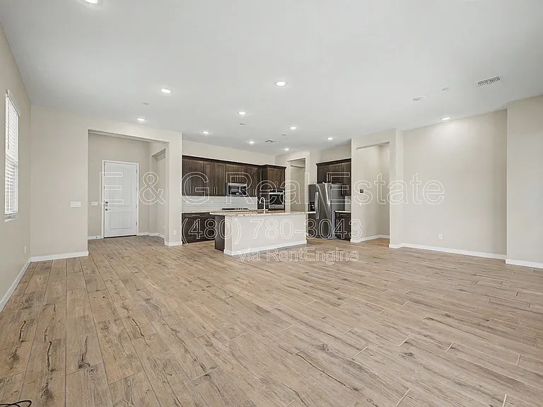 1899 N 140th Dr — Photo 3
