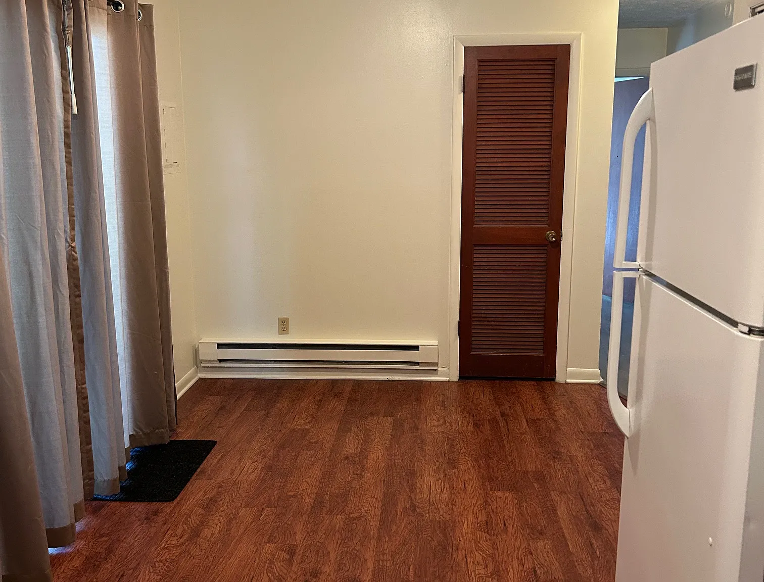 2 bed, 1000 sqft, $1,050 — Photo 4