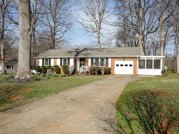 5003 Hiddenbrook Ct, Mc Leansville, NC 27301