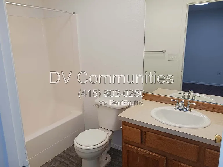 2571 NW Cedar Ave #3 — Photo 9