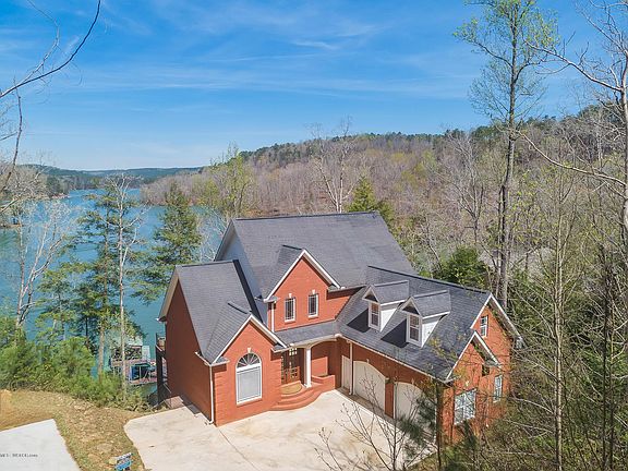 Image 3: Roadside Aerial