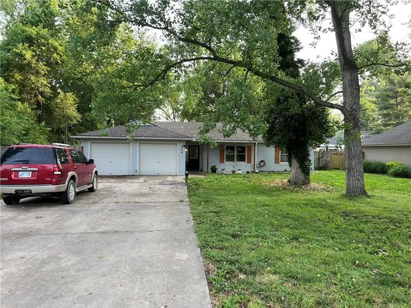 504 Elmwood Ct, Tonganoxie, KS 66086