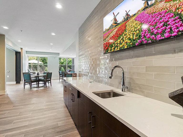 Oaks Landing 55+ Apartments — Photo 8