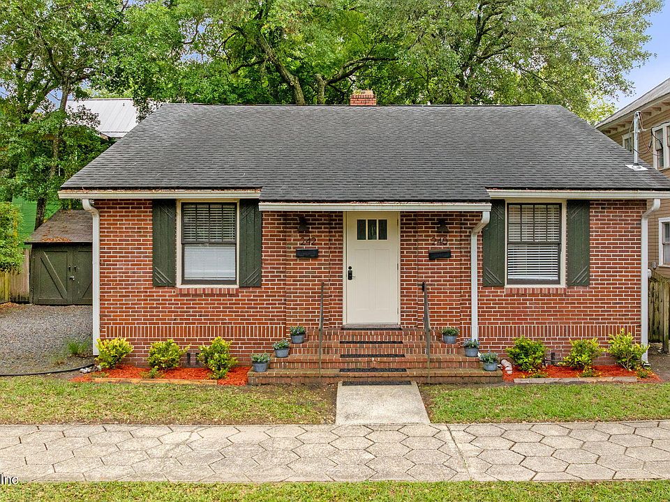 1st image of 240 E 6TH Street