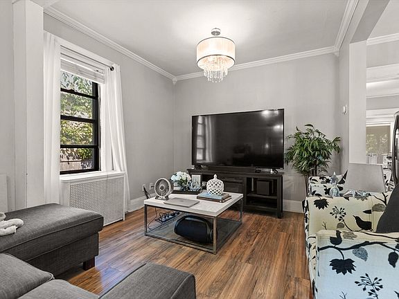 5th image of 105 Leroy Ave