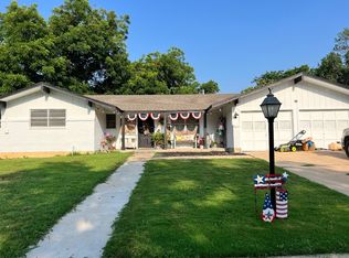 207 N Ervin St, Comanche, TX 76442