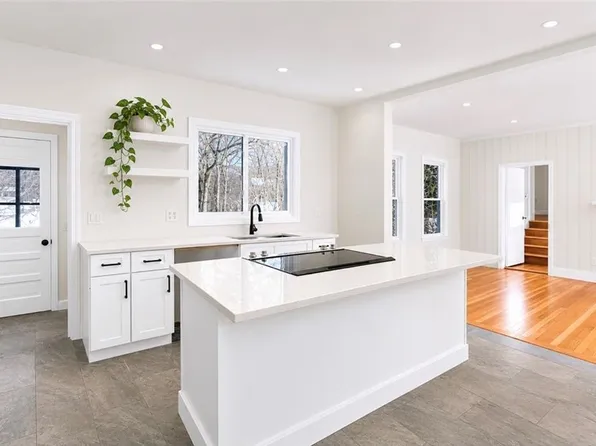 505 Scituate Ave, Cranston, RI 02921