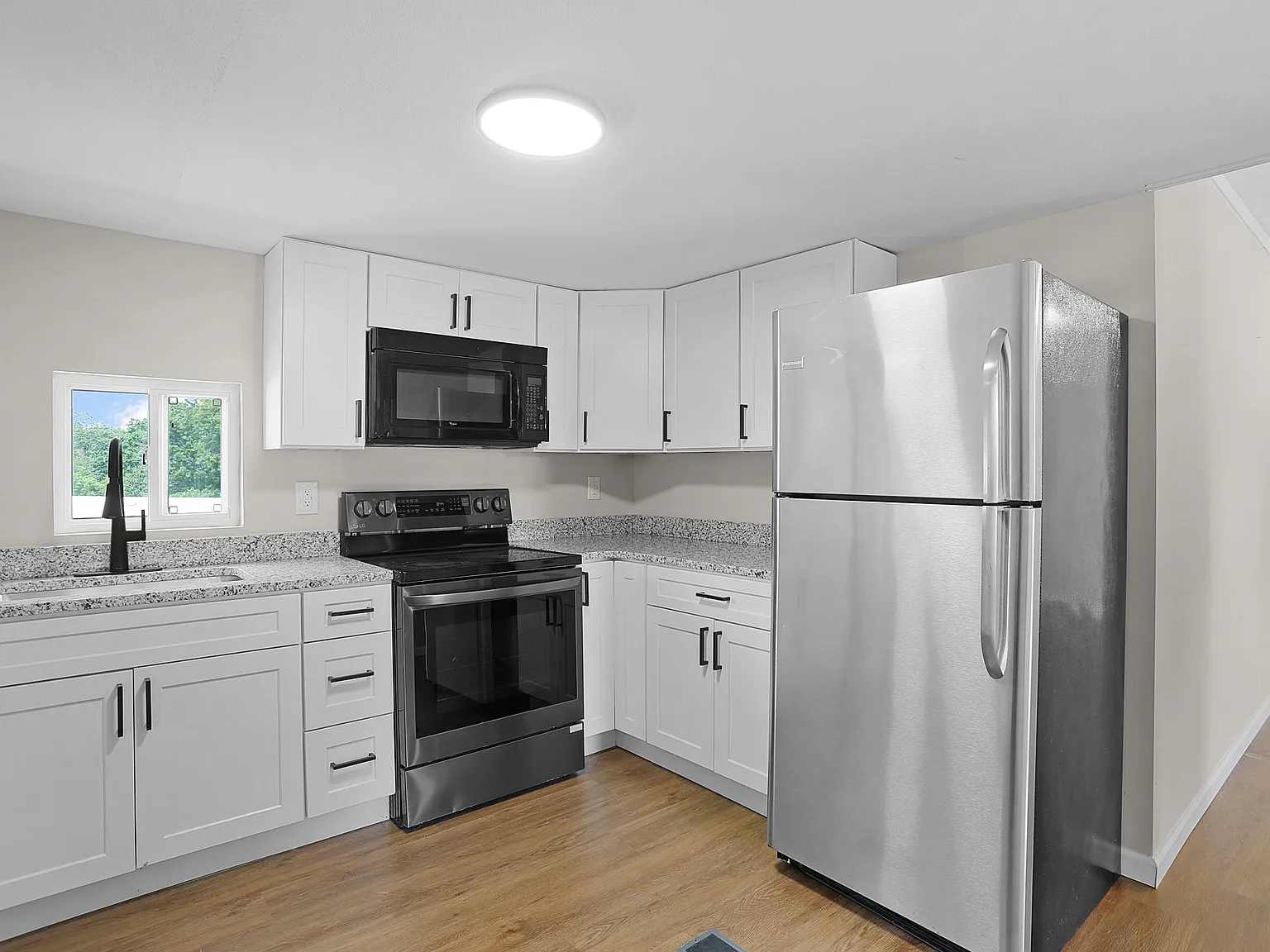 4 bed, 1152 sqft, $1,600 — Photo 2