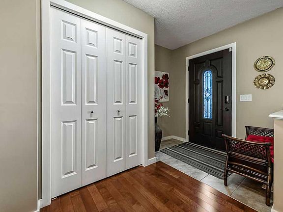 3rd image of 86 W Walden Cres SE