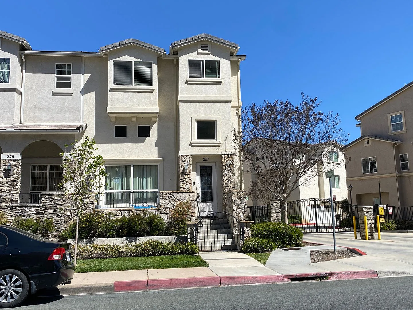 Beautiful El Cajon Row Home! — Photo 1