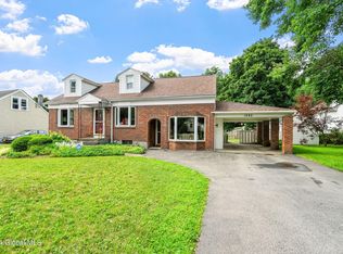 1043 Peter Rd, Schenectady, NY 12303