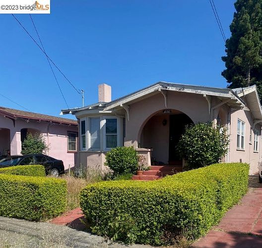 2nd image of 1056 43rd St